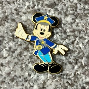 DISNEY MICKEY MOUSE PIN POLICE DEPARTMENT STAR BADGE LT BLUE UNIFORM COPS POINT